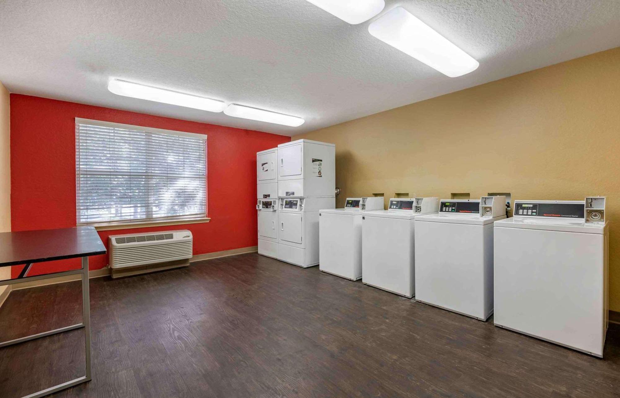 Extended Stay America Select Suites - Orlando - Maitland - Summit Tower Blvd Altamonte Springs Bagian luar foto